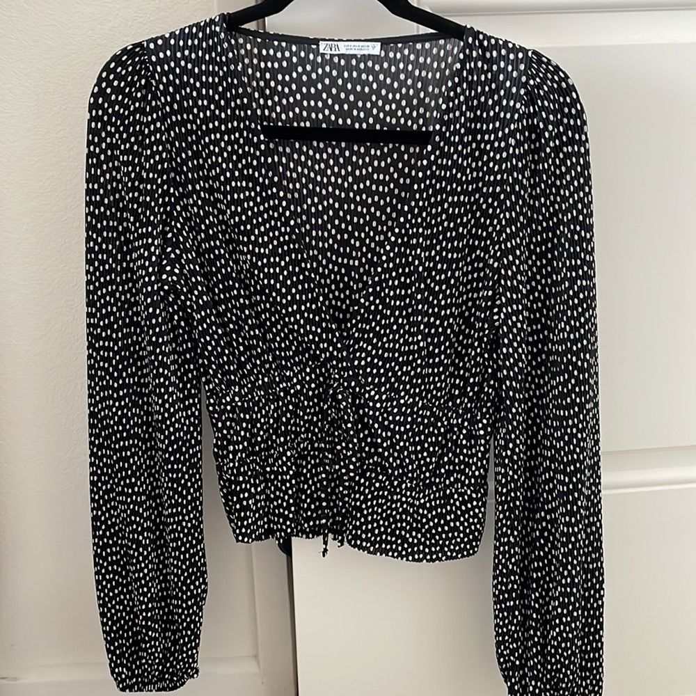 NWOT - Zara Flowy Top
